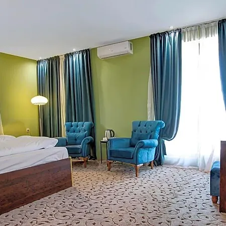 Goldenburg Hotel 4*