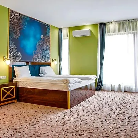 Goldenburg Hotel 4*